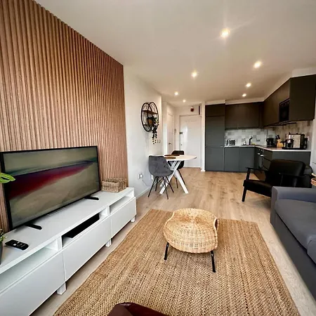 Newly Renovated Christchurch 1bd Roof Garden Διαμέρισμα *